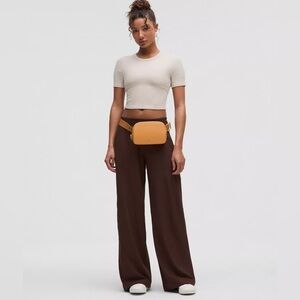 Lululemon Everywhere Belt Bag 1L
Leather Alternative